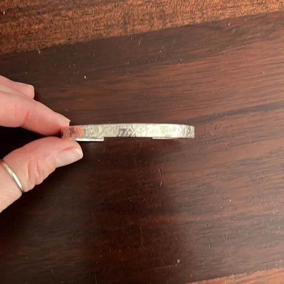 Metal cuff bracelet silver tone - Picture 3 of 3